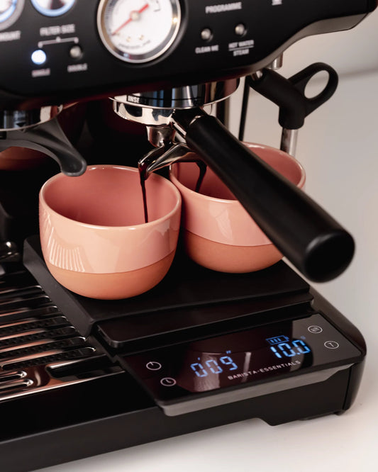 Koffie weegschaal en Sage espressomachine