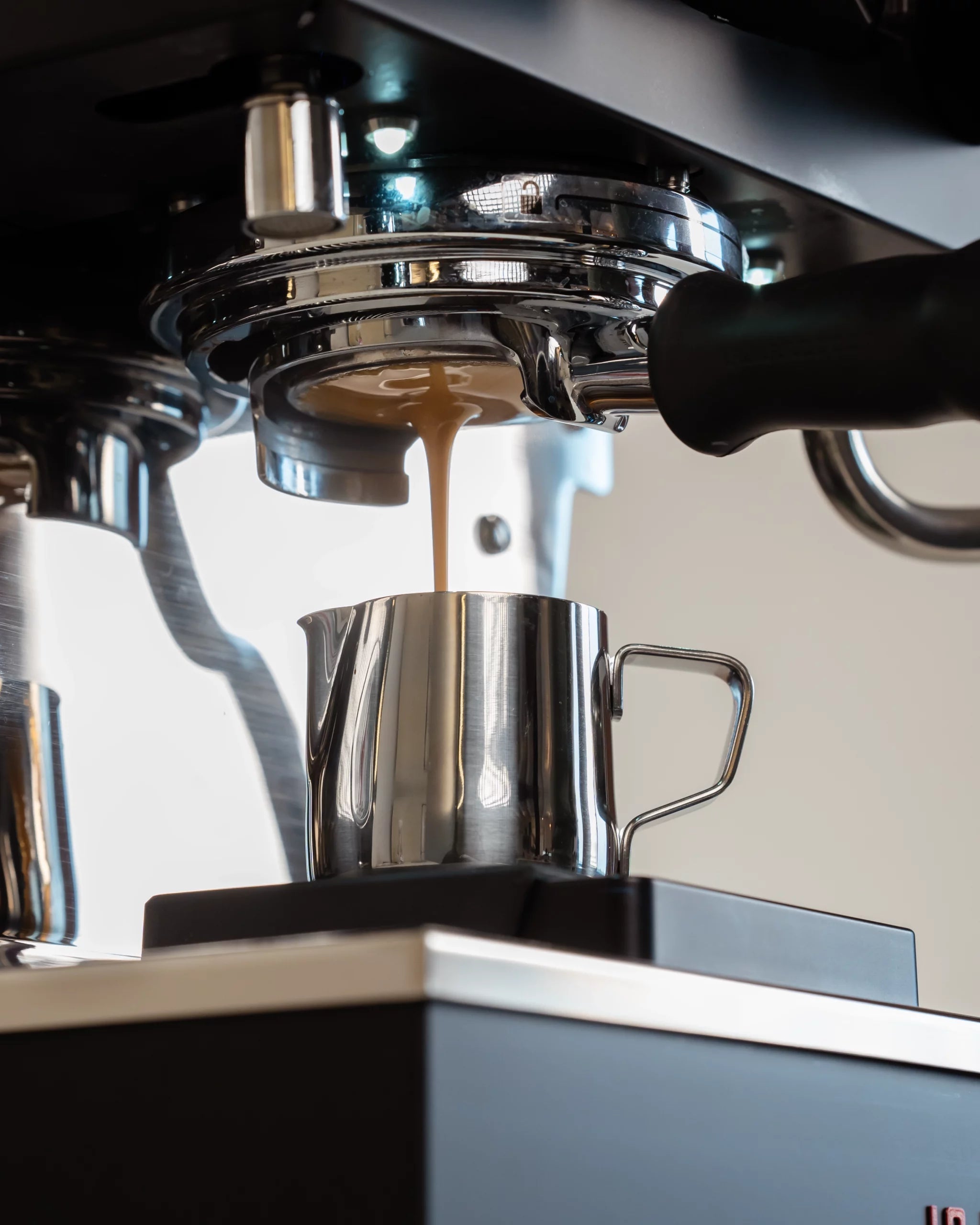 Espresso kannetje met 60ml inhoud en gemaakt van RVS