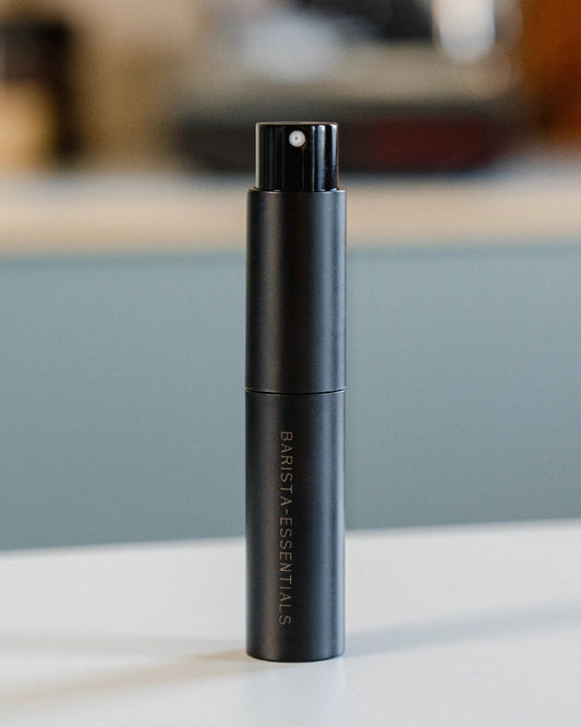 RDT spray bottle van Barista-Essentials op werkblad in thuisbarista koffiehoek