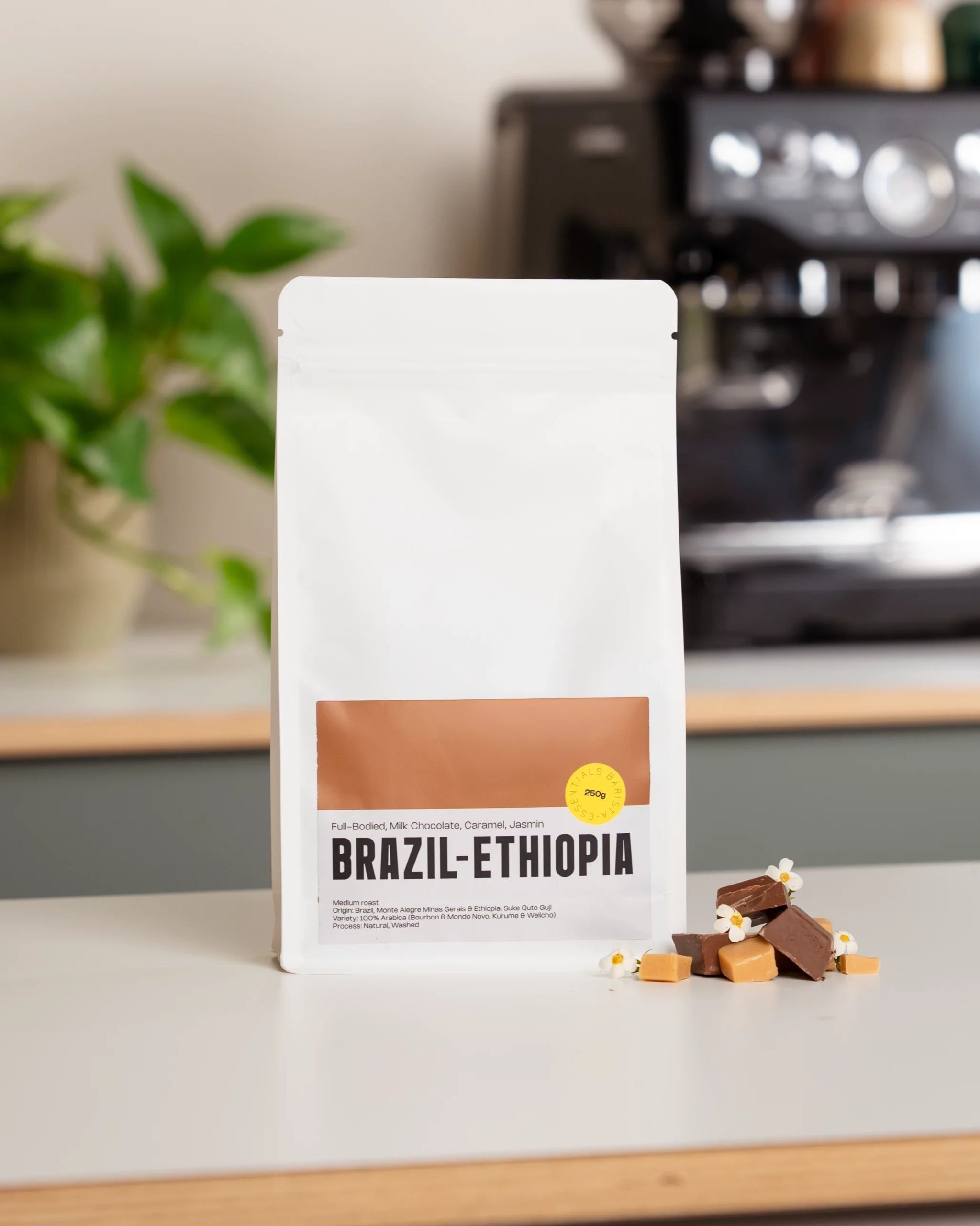 Braziliaanse en Ethiopische koffiebonen met specialty koffie label