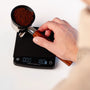Koffie weegschaal met automatische timer van Barista-Essentials met portafilter