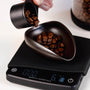 Koffie weegschaal met automatische timer van Barista-Essentials met dosing tray en koffie bewaarbus