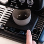 Koffie weegschaal met automatische timer van Barista-Essentials op Sage Barista Express