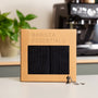 Cadeauset van Barista Essentials voor thuisbarista's met zwarte barista doekjes en een sleutelhanger van een tamper