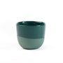 Espresso kopje van Barista-Essentials in blauw-groene kleur, gemaakt van porselein, op witte achtergrond