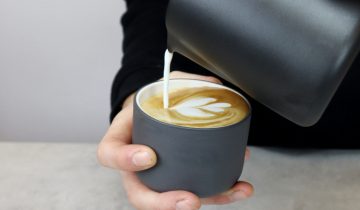 Dit is hoe je begint met latte art