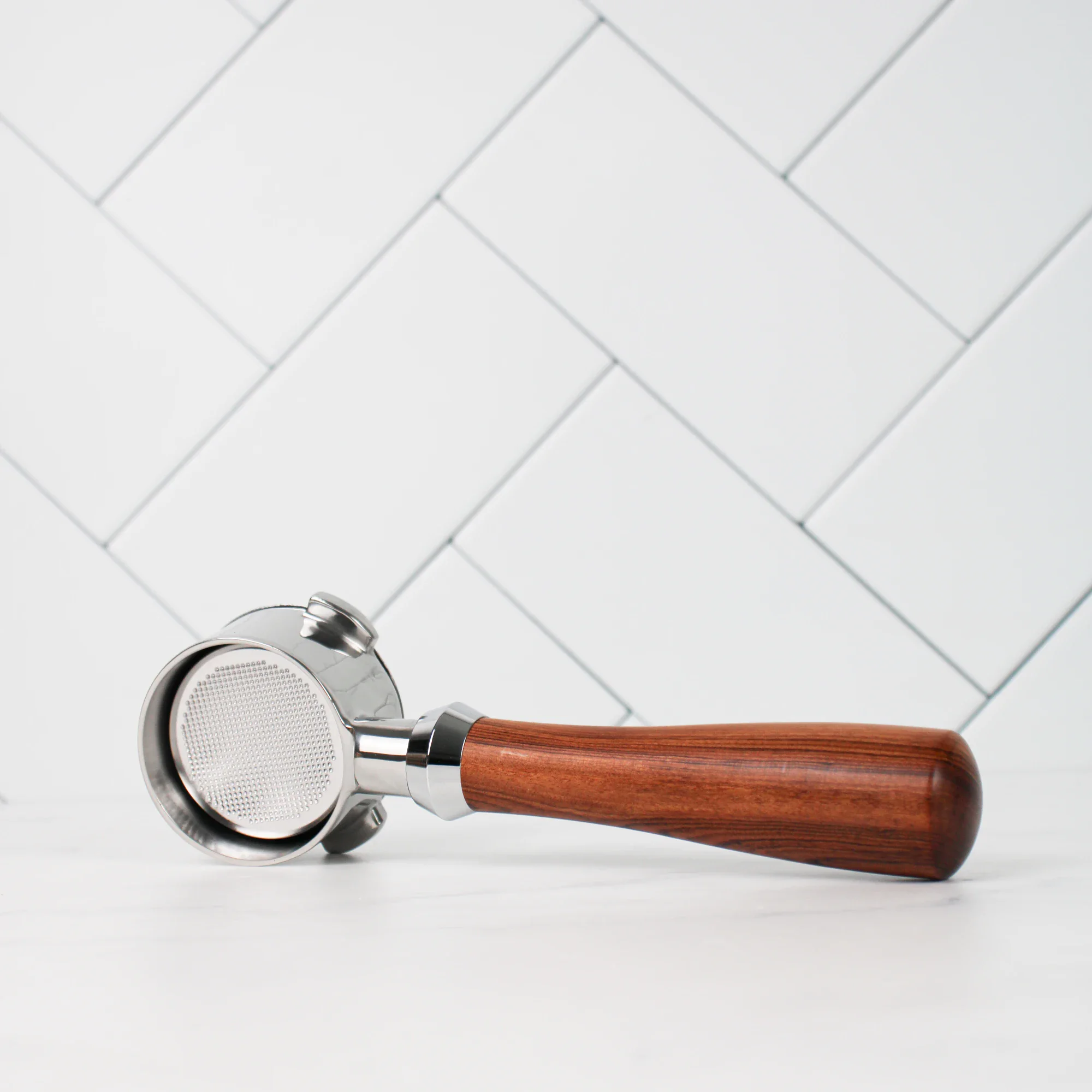 Naked portafilter 54mm hout Sage Solis keukenblad