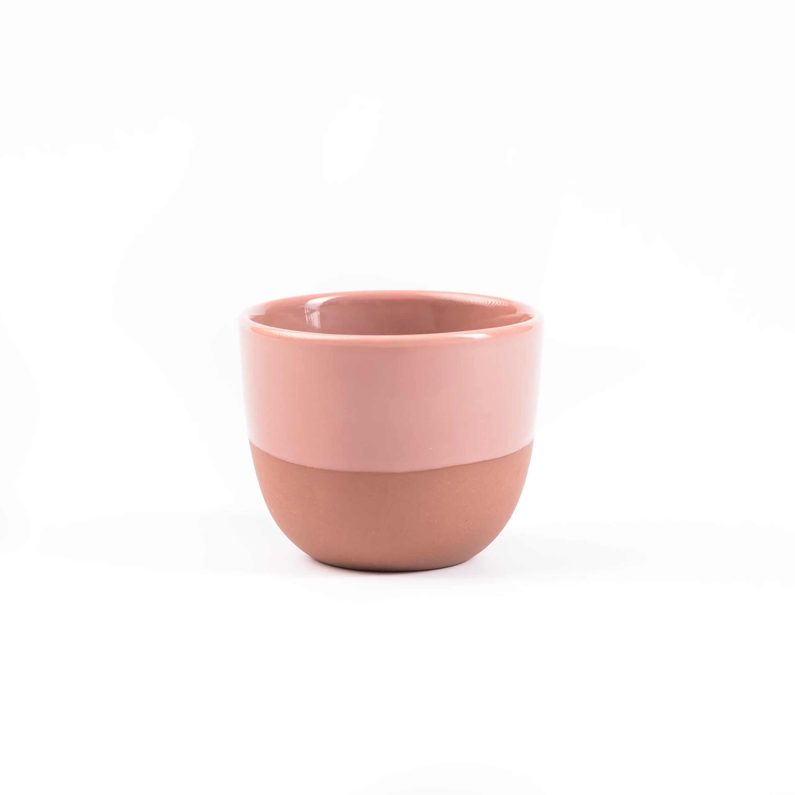Terracotta Roze Espresso koffie kopje van Barista-Essentials gemaakt van keramiek, op witte achtergrond