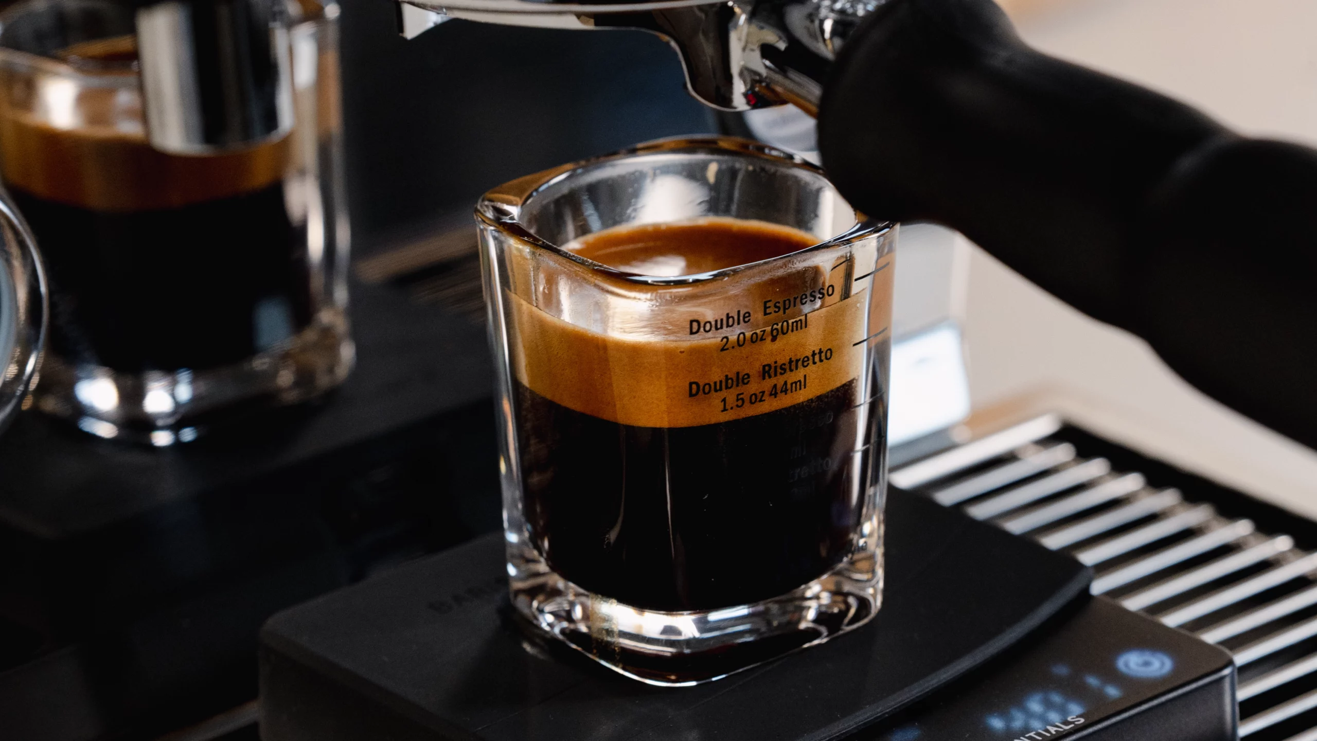 espresso shotglaasje met indicaties voor ristretto en espresso